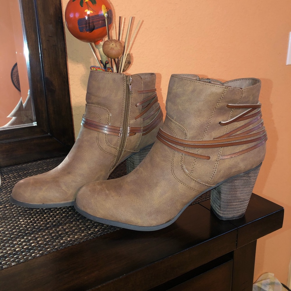 CUTE BROWN LOW BOOT - Picture 2 of 3
